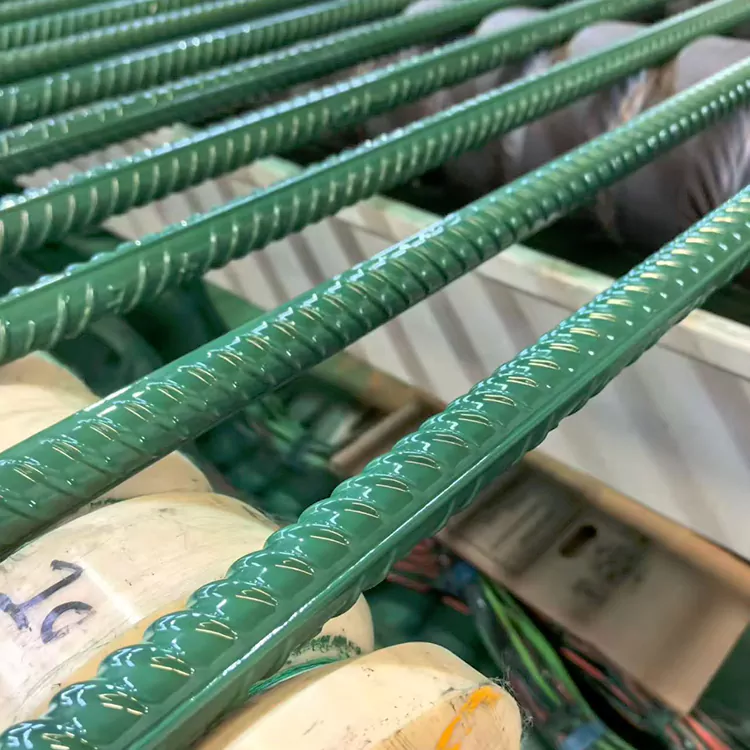 Обложене фино ваљане челичне шипке са навојем